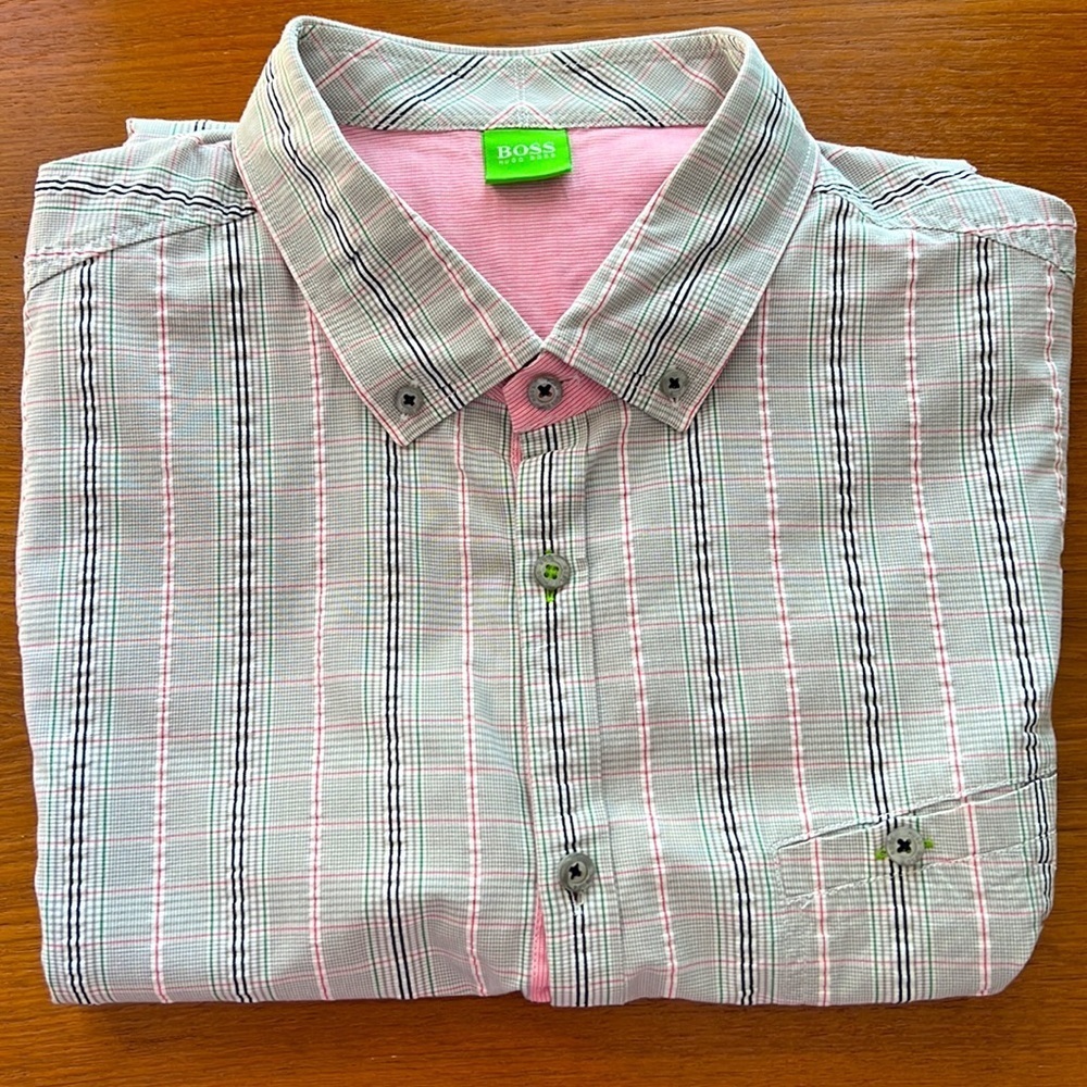 Stunning Hugo boss green label casual dress shirt size XL, neck 17.5, sleeve 35